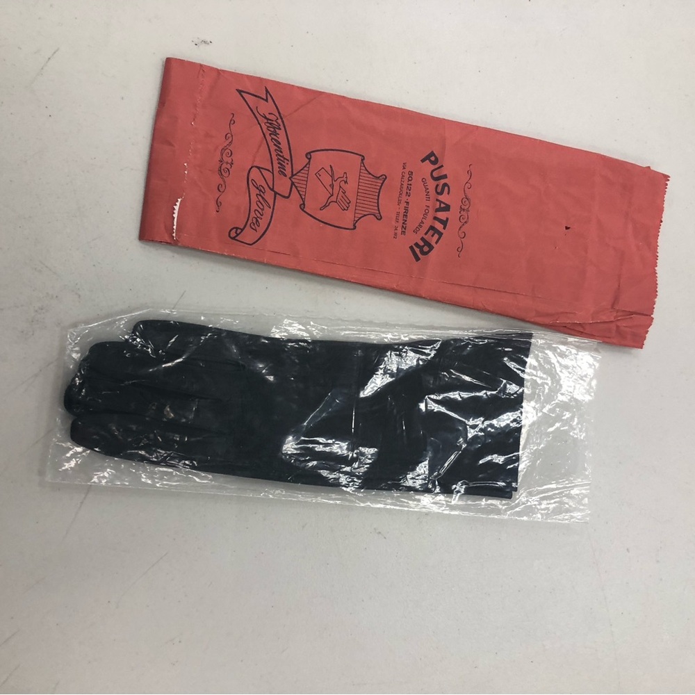 Pusateri Black Women's Gloves